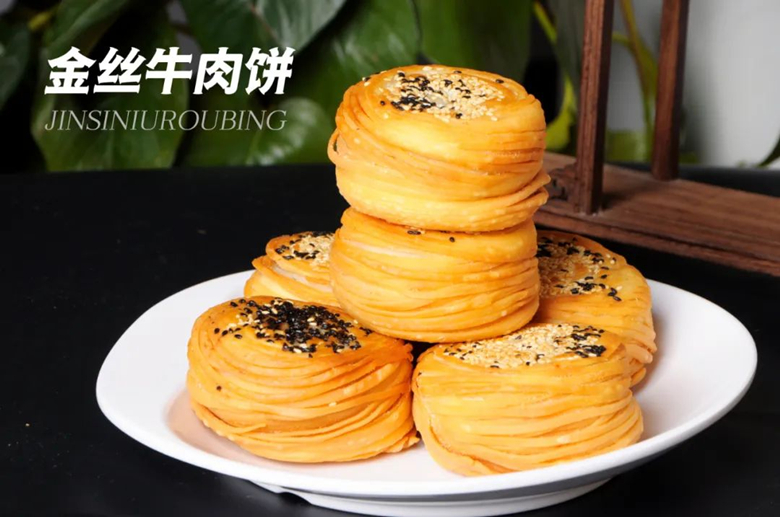 據(jù)說，街上排隊(duì)最長的，不一定是做核酸，可能是買金絲牛肉餅~(圖3)
