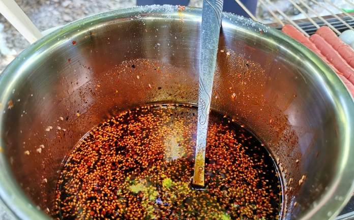 手把手教你制作燒烤紅油，美味獨(dú)特引爆味蕾