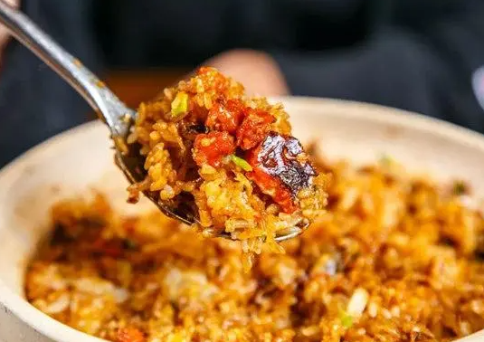 學(xué)蟹黃拌飯要多少錢學(xué)費？蟹黃拌飯培訓(xùn)費用多少(圖1)