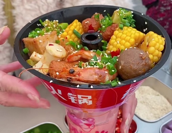 火爆街頭！揭秘行走的火鍋杯：輕松創(chuàng)業(yè)，真的能掙錢嗎？(圖2)
