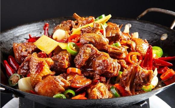 想學(xué)干鍋雞？哪里可以學(xué)到正宗技術(shù)？ 創(chuàng)業(yè)者必看，幫你選對培訓(xùn)機(jī)構(gòu)！(圖3)