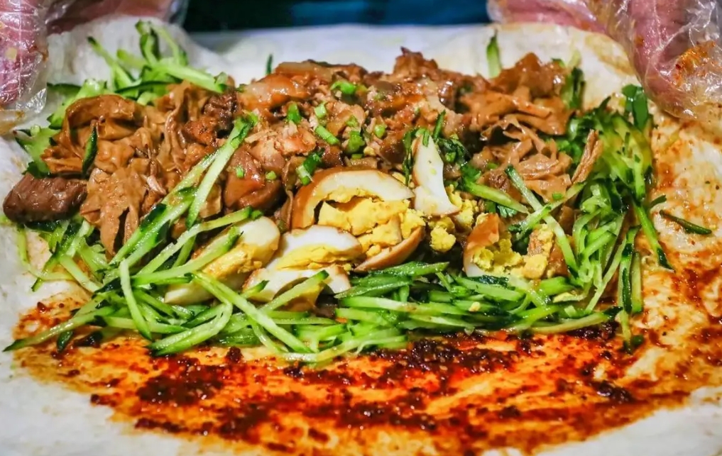 鹵肉卷餅?zāi)睦锏恼?？帶你揭開舌尖上的秘密！(圖2)