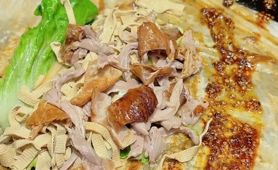 鹵肉卷餅?zāi)睦锏恼?？帶你揭開舌尖上的秘密！(圖3)