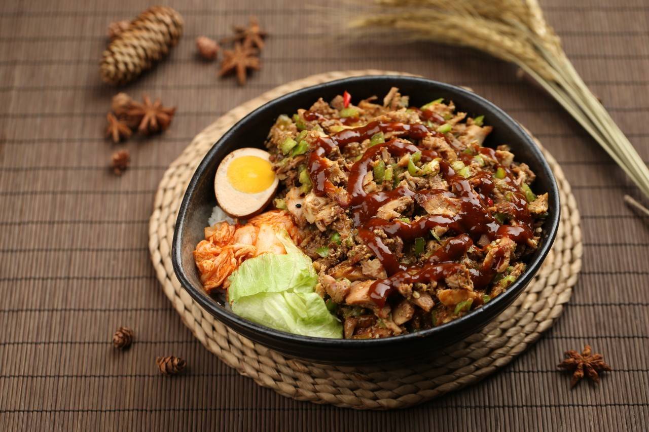 想學(xué)正宗烤肉拌飯？烤肉拌飯去哪里學(xué)？輕松掌握核心技術(shù)！(圖2)