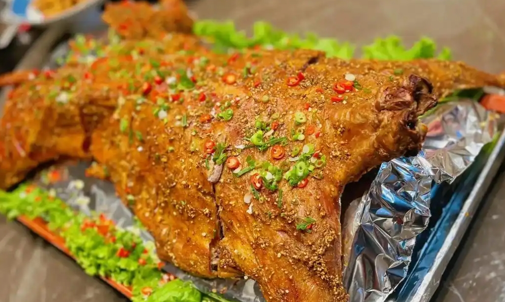 烤全羊技術(shù)哪家強(qiáng)？無需加盟，純技術(shù)教學(xué)，輕松創(chuàng)業(yè)！(圖2)