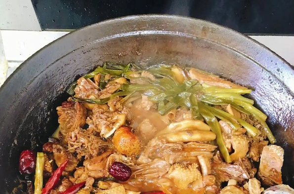 開(kāi)鐵鍋燉店需要投資多少?廚仟藝為你解答(圖3) 開(kāi)鐵鍋燉店需要投資多少?廚仟藝為你解答(圖3)