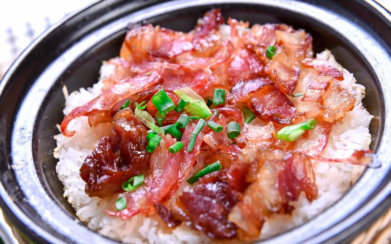 廣東人煲仔飯的秘訣，臘腸和醬汁搭配這樣做，比飯店還香！(圖2)