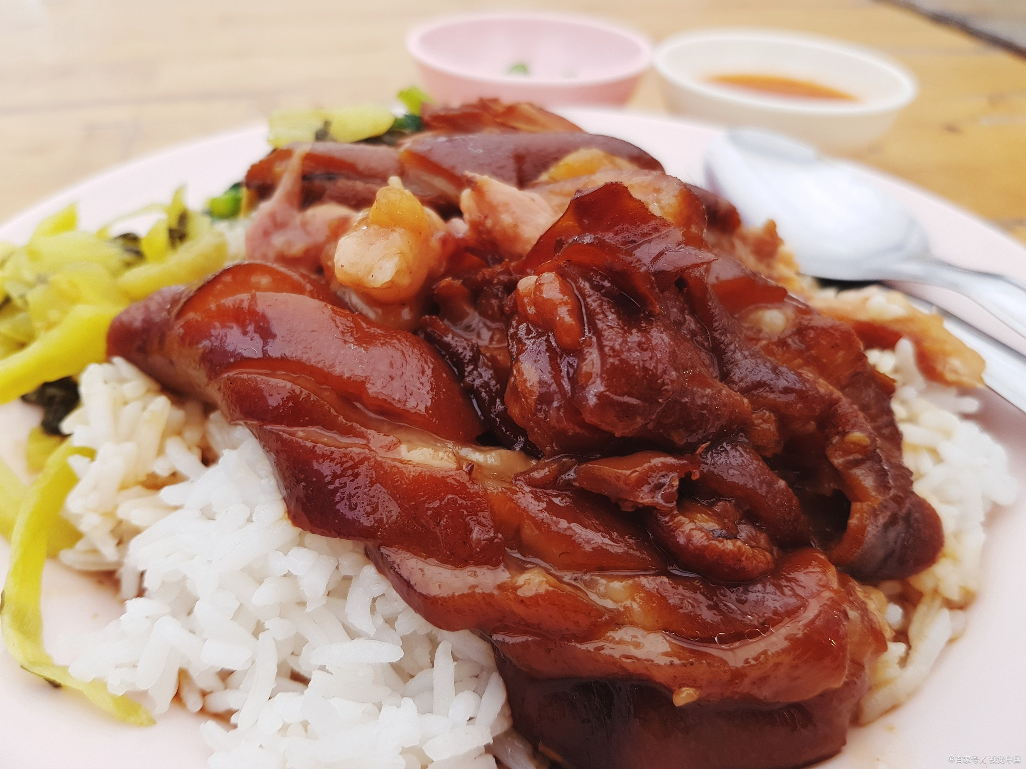 學(xué)習(xí)豬腳飯，從零基礎(chǔ)到月入五萬，如何靠這碗飯實(shí)現(xiàn)財(cái)富自由？(圖2)