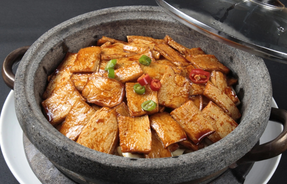 學(xué)習(xí)石鍋菜制作，輕松學(xué)會(huì)高人氣美食的秘訣(圖2)