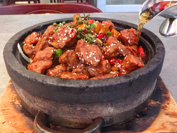學(xué)習(xí)石鍋菜制作，輕松學(xué)會(huì)高人氣美食的秘訣(圖3)