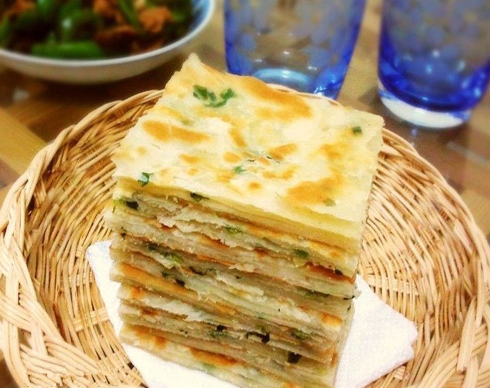 蔥油餅的家常做法簡單嗎？懶人版也香，關(guān)鍵看手法！(圖3)