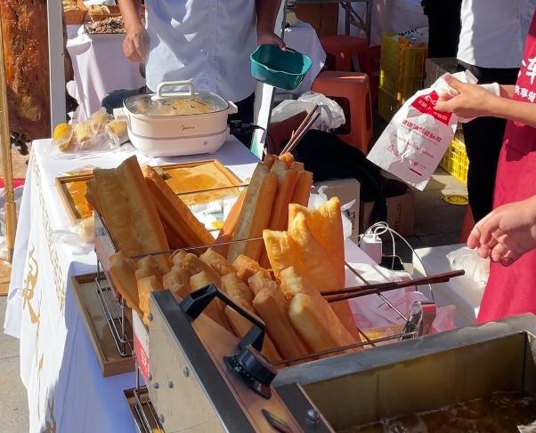 什么小吃最掙錢(qián)還好學(xué)？投入不大，操作簡(jiǎn)單，利潤(rùn)高！(圖2)