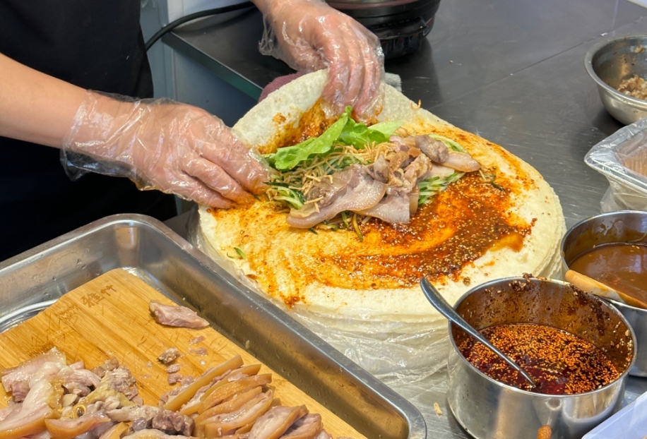 鹵肉卷餅好賣嗎？成本低利高，出攤就排隊(duì)！(圖2)