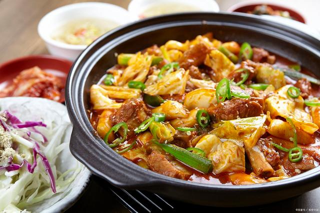 砂鍋菜哪里最正宗？口味地道，開店天天排長(zhǎng)隊(duì)！