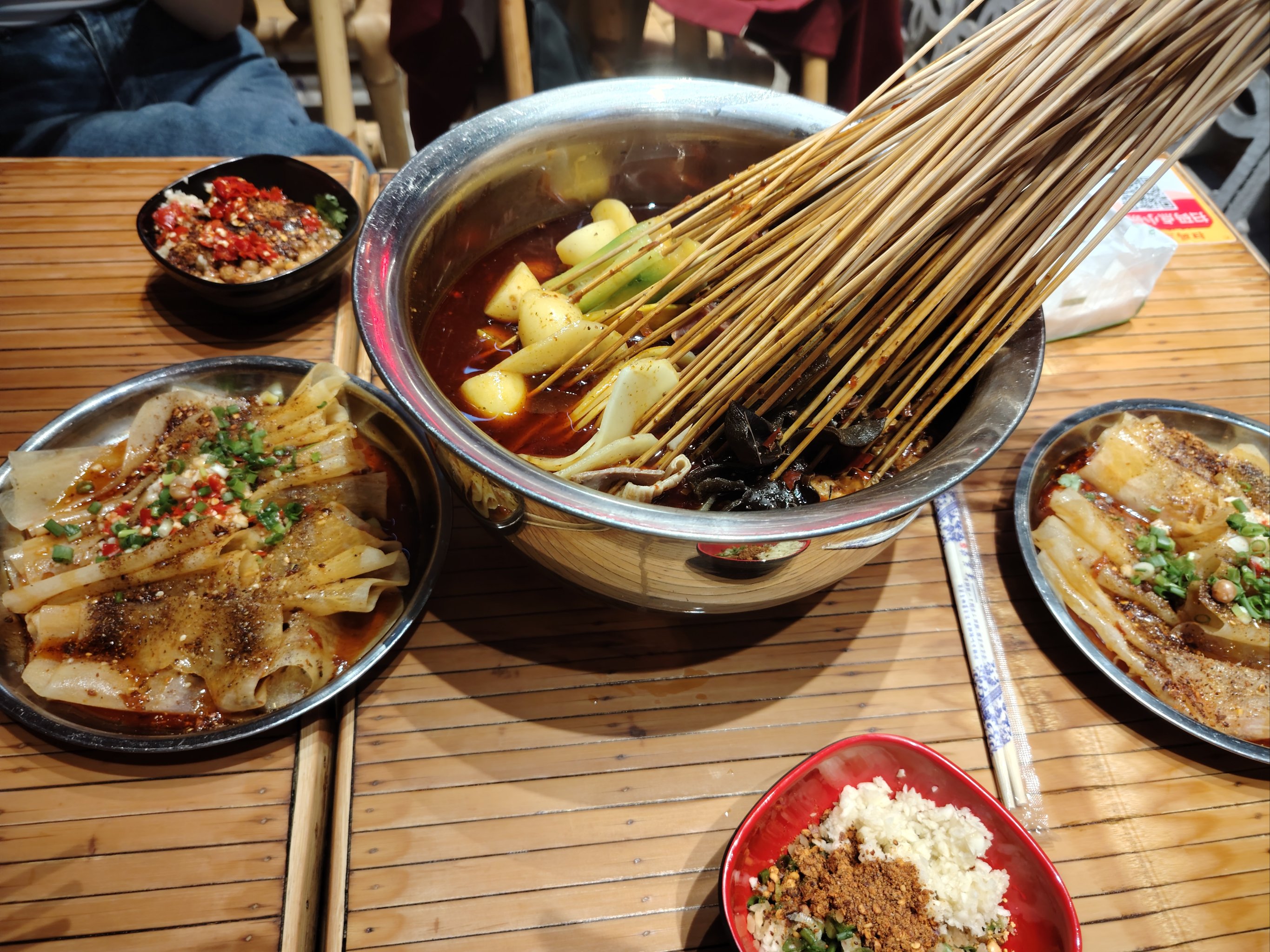 冷鍋串串的做法？學會這幾點，創(chuàng)業(yè)路子穩(wěn)！(圖2)