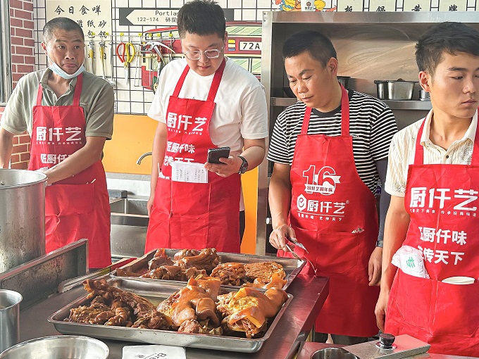 麻辣鹵鴨貨地道做法全解析：從選料到鹵制，手把手教你做出香辣過癮的老鹵味(圖3)
