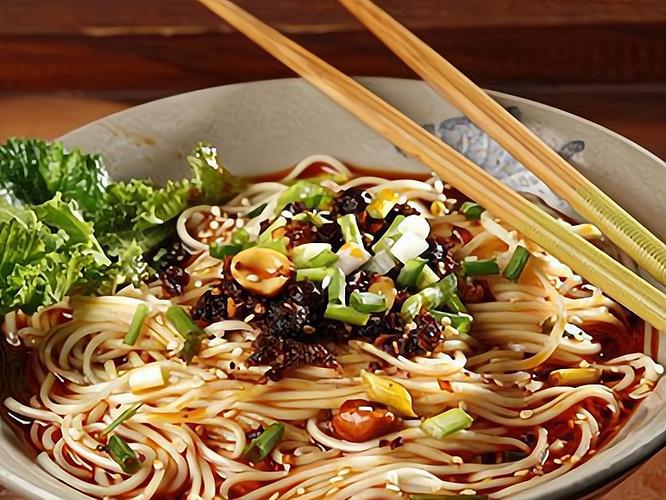 ??擺攤賣鹵面賺錢嗎？老鹵師揭秘：從選料到出攤，手把手教你穩(wěn)當(dāng)賺??(圖3)