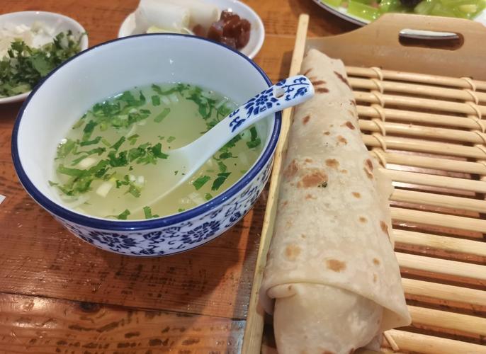 開朝天鍋店一年掙多少？掌握選址與技術(shù)秘訣，餐飲創(chuàng)業(yè)之路更穩(wěn)妥！(圖3)