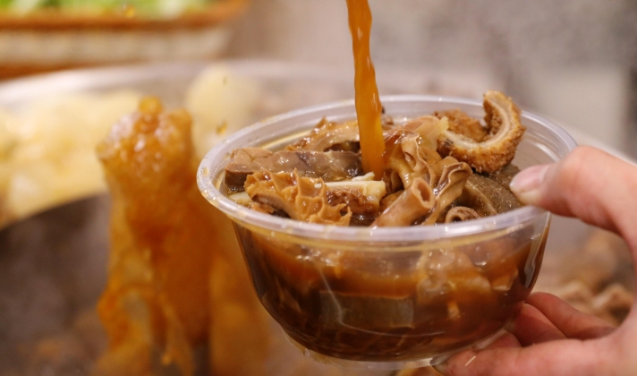 牛雜噴泉鍋怎么做？學(xué)會這幾招，做出香氣撲鼻的美味！(圖3)